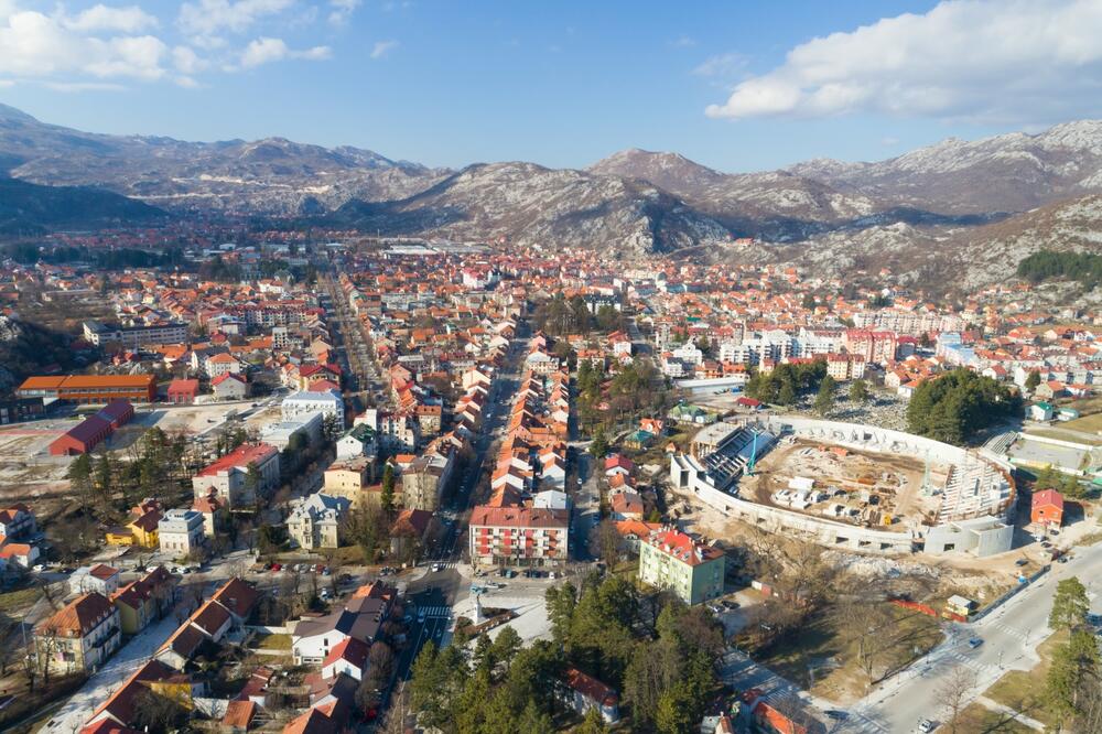 Akcije sakupljanja ambalažnog otpada: Na Cetinju postavljen prvi reciklomat sa nagradnim sistemom