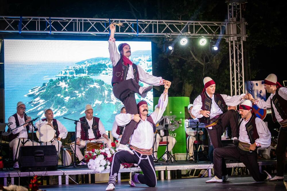 Anasambl "Šota" održao koncert na Pristanu