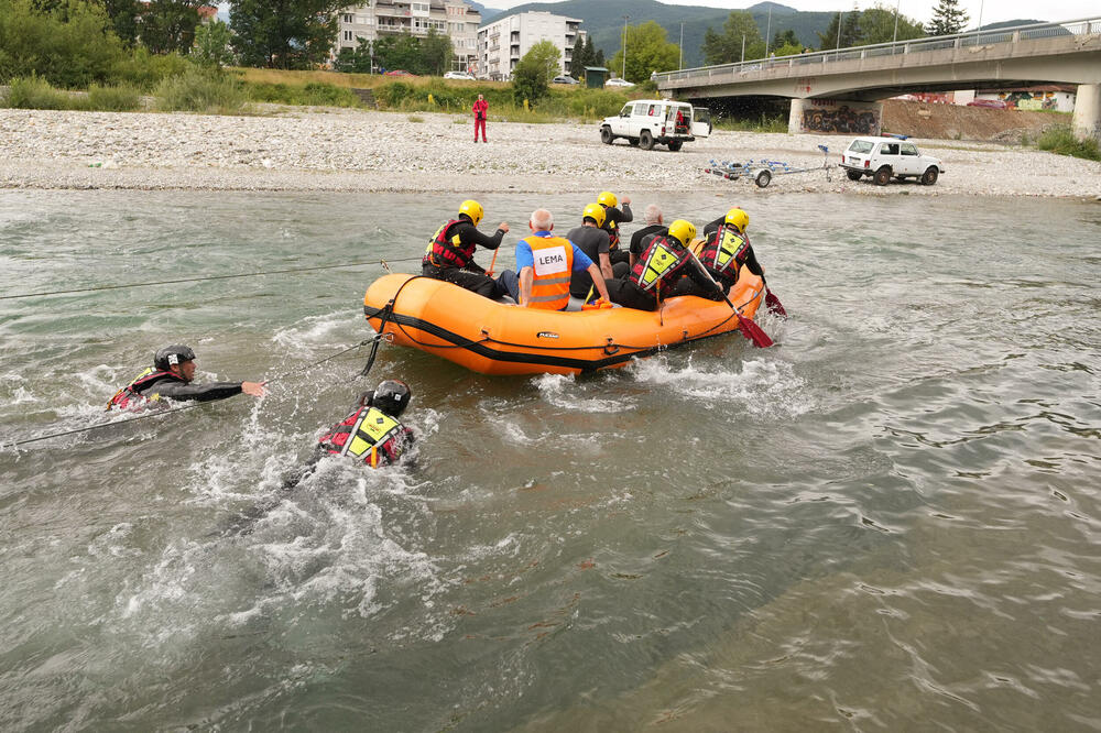Crnogorski spasilački timovi sa kolegama iz BiH simulirali akcije zaštite od požara i poplava