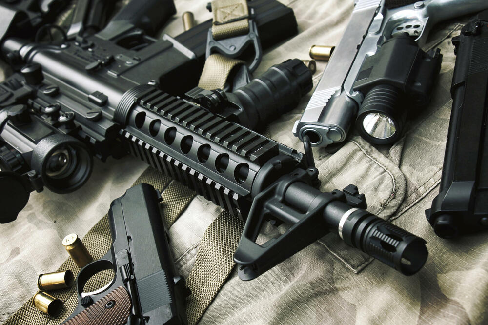 Dvije puške i pištolj oduzeti pretresima u Tuzima