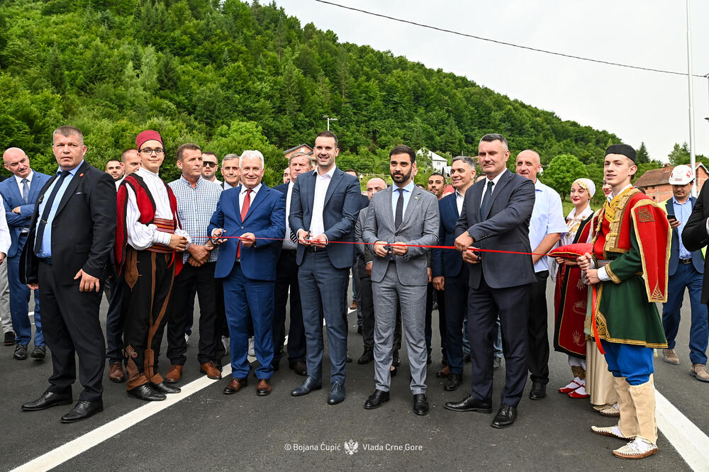 Spajić i Radulović otvorili rekonstruisan put Rožaje - Špiljani: Poboljšaće se ekonomska saradnja dvije države