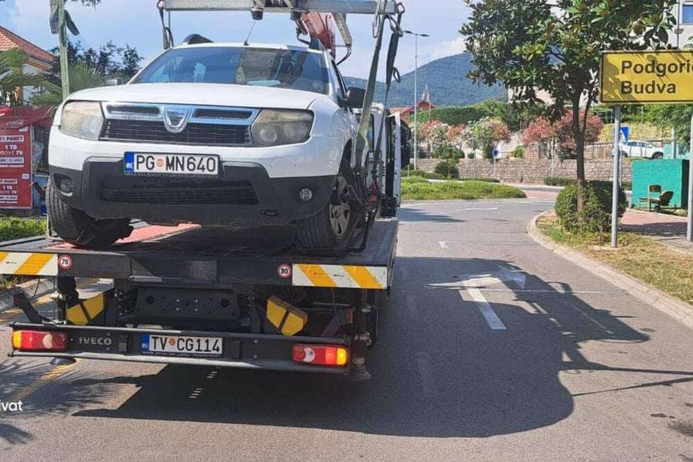 Tivat: Komunalna policija odnijela nepropisno parkirano vozilo Inspekcije rada