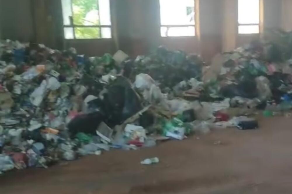 TV Vijesti: Komunalno odlagalo otpad u jedan od pogona nikšićke Željezare, od jutros se vozi na deponiju u Podgorici