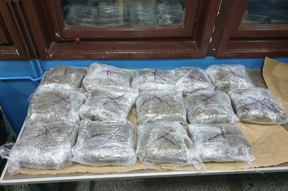 UP: Pretresom napuštenog objekta na putu Rožaje - Berane pronađeno 40 kilograma marihuane