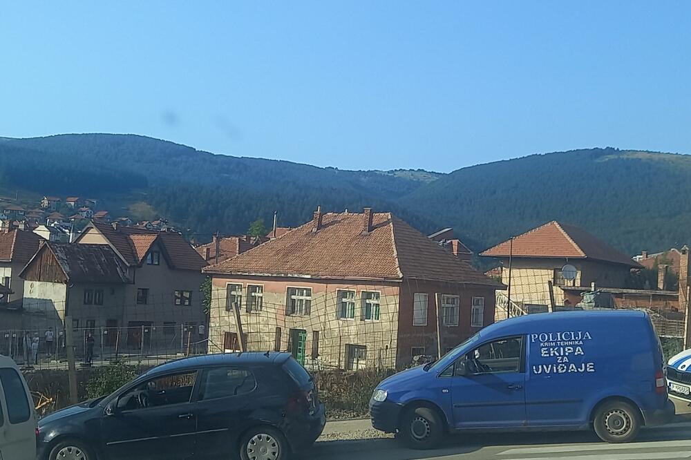 Zbog opasnosti od urušavanja zemlje iseljeni stanari dvije kuće u Pljevljima