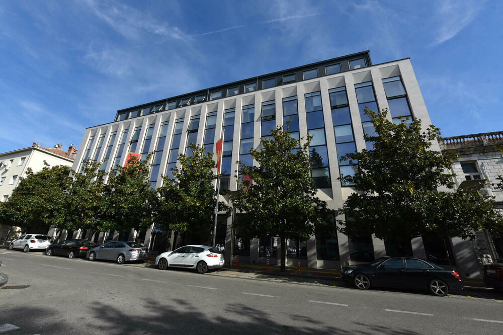 Advokati iz Beograda kažnjeni po 1.000 eura zbog nedolaska na suđenje optuženima za ubistvo Roganovića