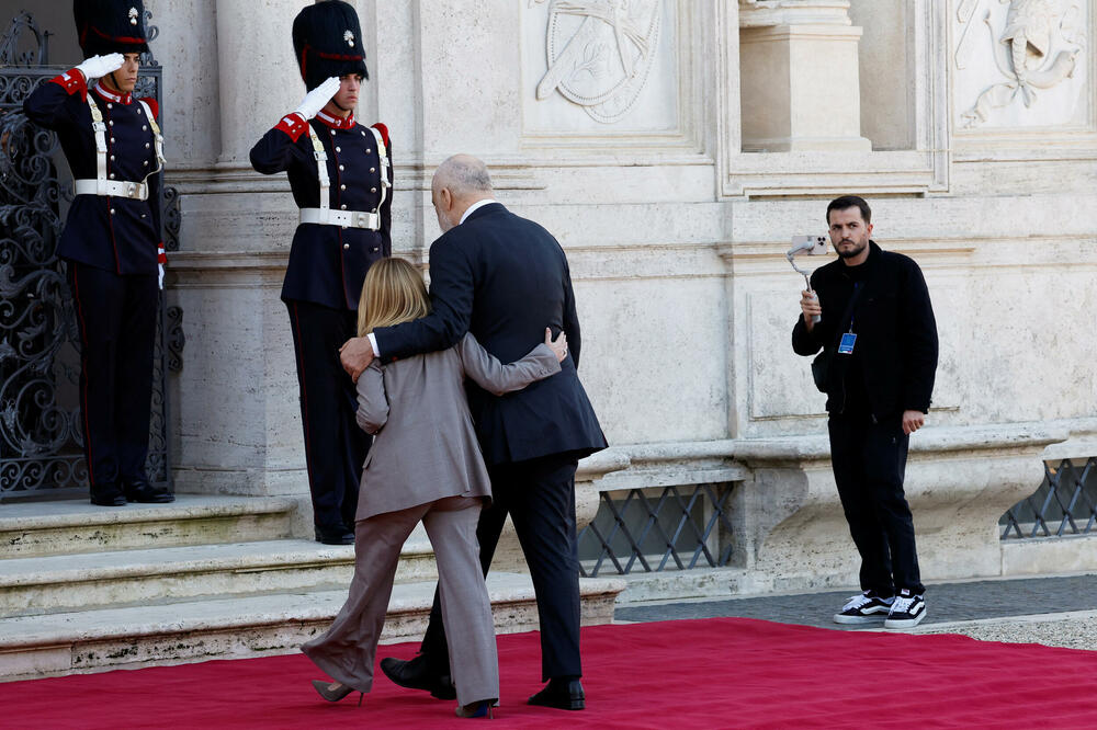 Albanija pokušava da šarmom uđe u EU