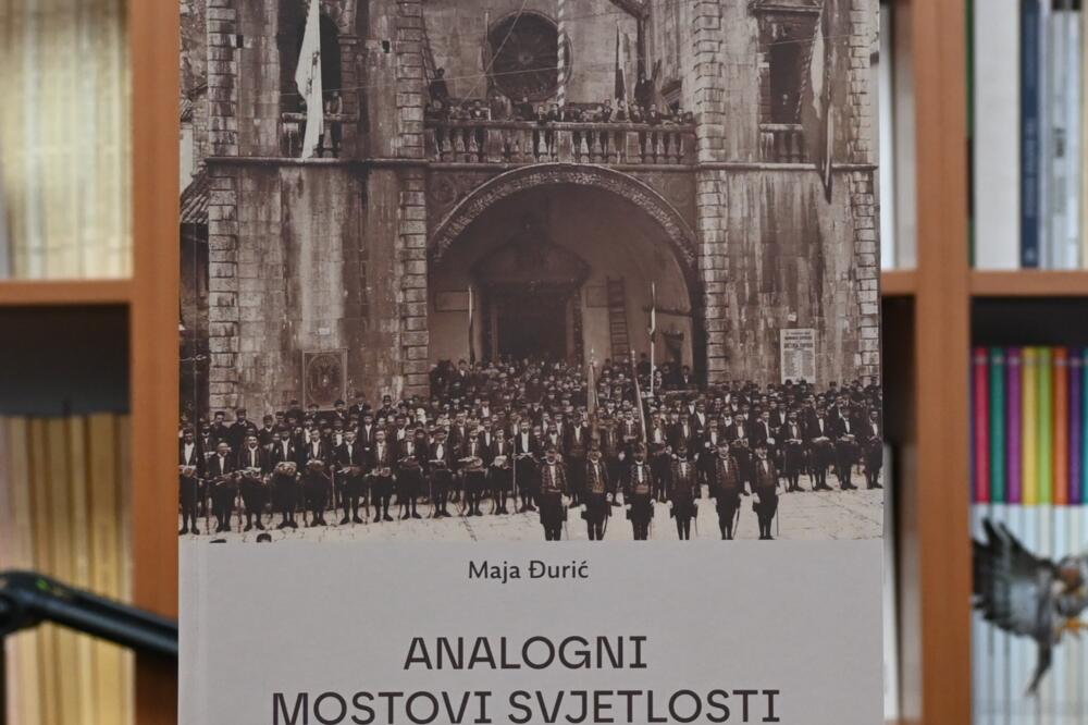 Analogni mostovi svjetlosti: 130 godina vizuelne razmjene