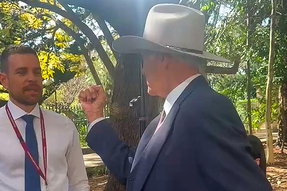 Australijski poslanik prijetio novinaru pesnicom: "Momke sam udarao u usta kad su to govorili"