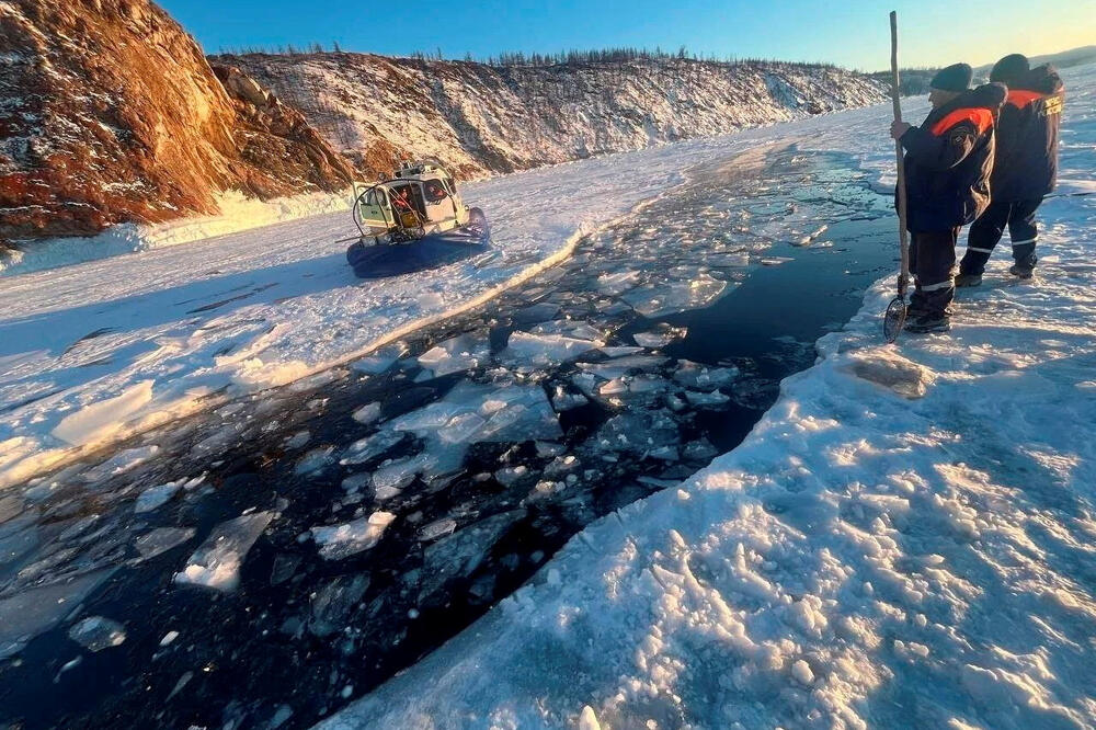 Autobus s turistima iz Kine propao kroz led na ruskom jezeru Bajkal, poginulo osmoro
