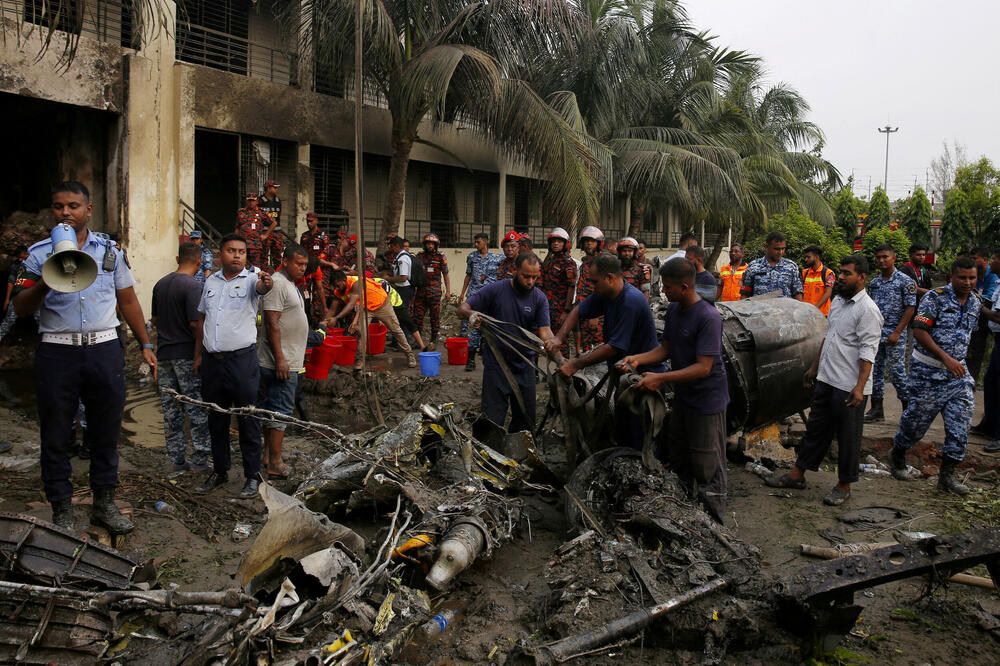Bangladeš: Avion se srušio na kampus, poginulo najmanje 19 ljudi