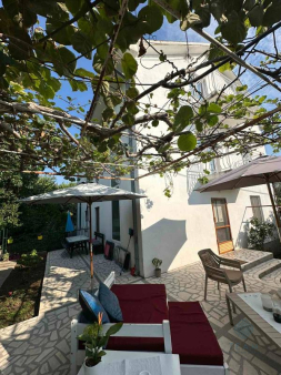 Bar, Dobra Voda, kuća 300m2