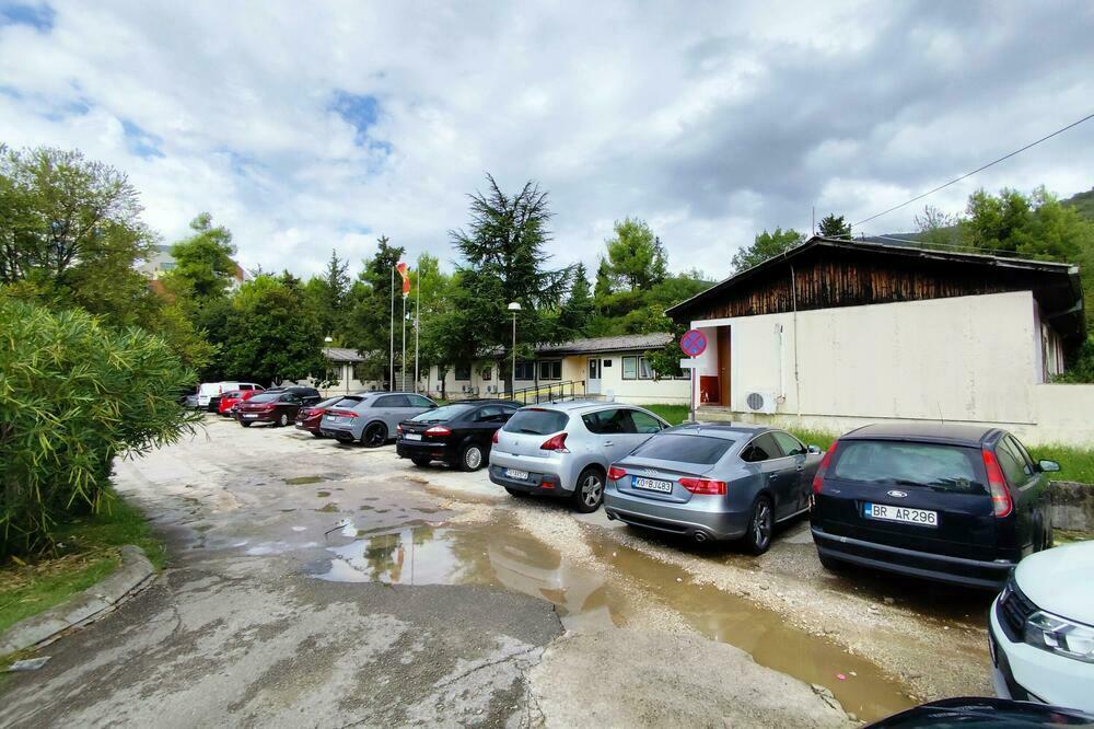 Baraka se urušava, MUP se premišlja: Još nije riješen problem smještaja policije u Tivtu