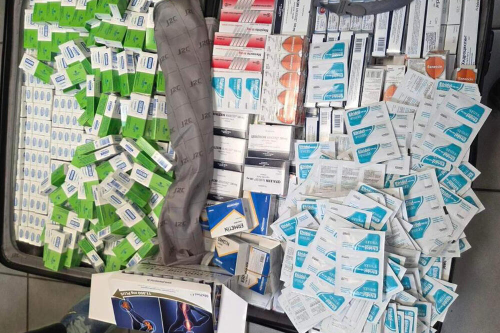 Baranina sumnjiče za krijumčarenje skoro 1.500 kutija farmaceutskih proizvoda
