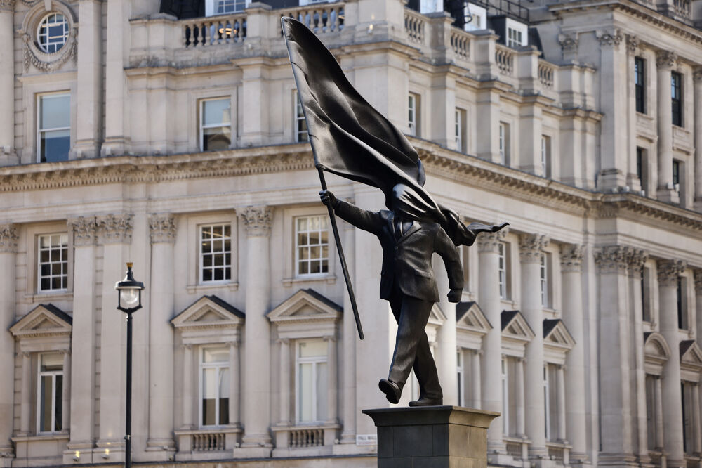 Barjaktar apokalipse: Povodom Benksijeve skulpture u Londonu