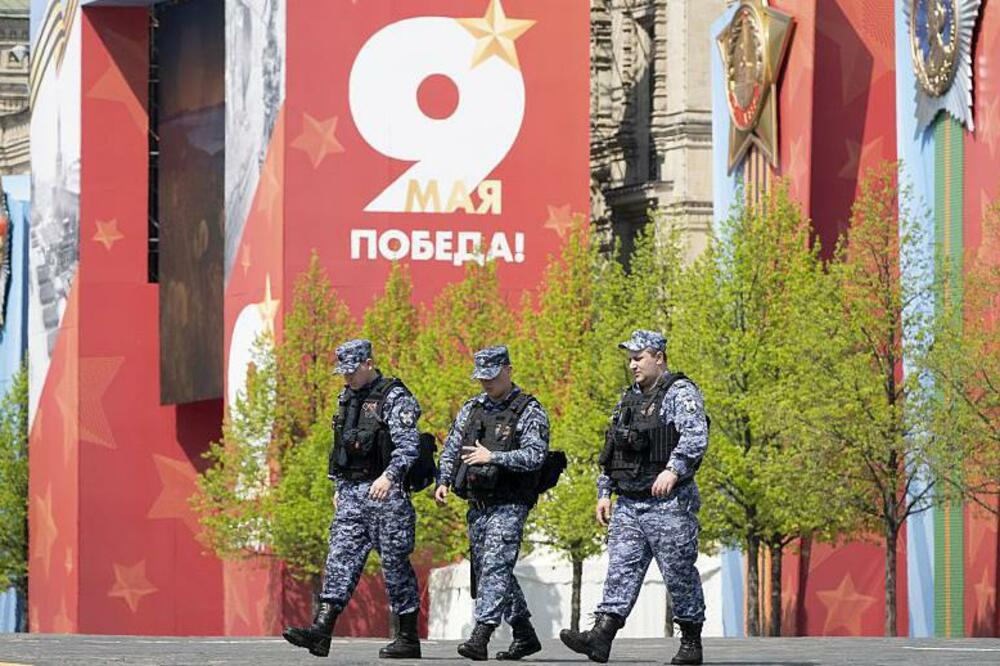BBC urednik: Parada na Dan pobjede u Moskvi bez tenkova znak da rat protiv Ukrajine ne ide po planu