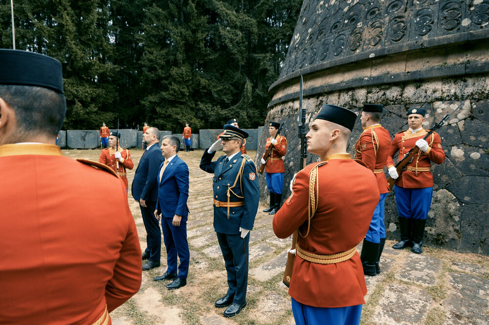Bečić i Krapović polaganjem vijenca na spomeniku "Sloboda" u Beranama odali su počast crnogorskim oslobodiocima