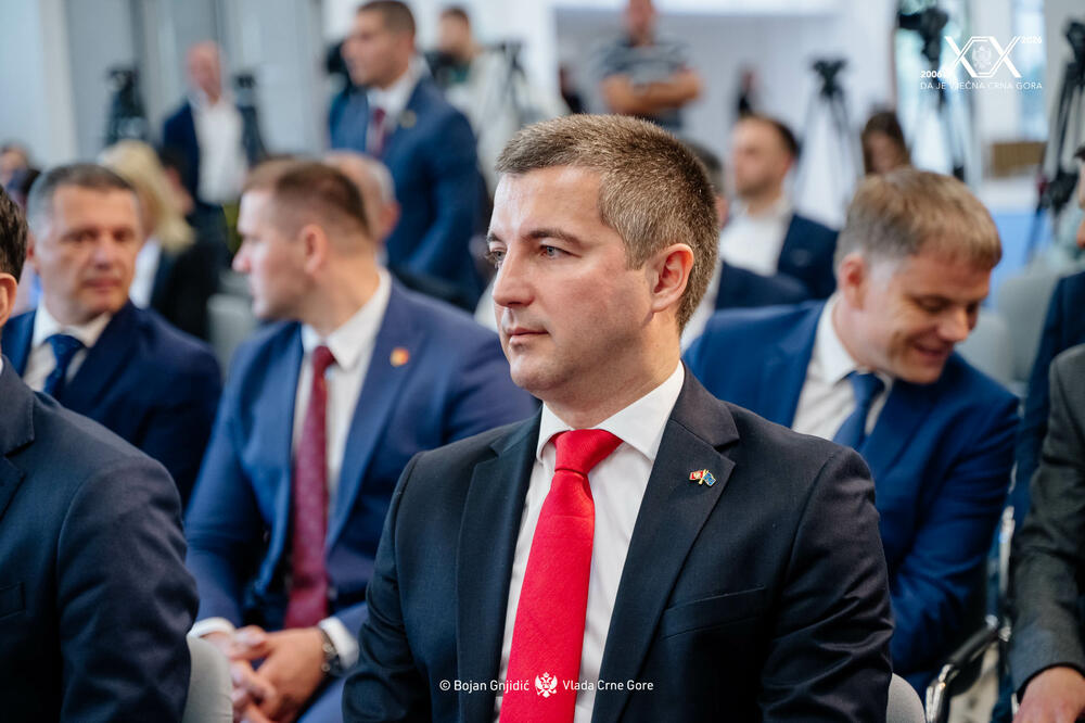 Bečić: Vlada dala saglasnost MUP-u da raspiše javni poziv za zapošljavanje 500 mladih policajaca