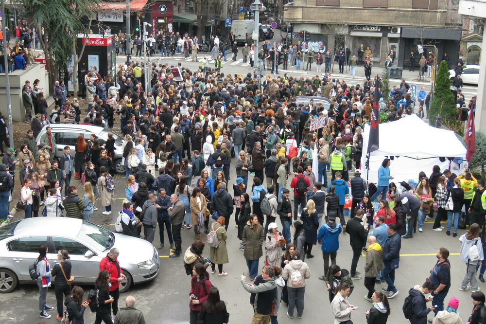 Završena blokada zgrade RTS: "Studenti nisu umorni, očekujemo vas na protestu u subotu"