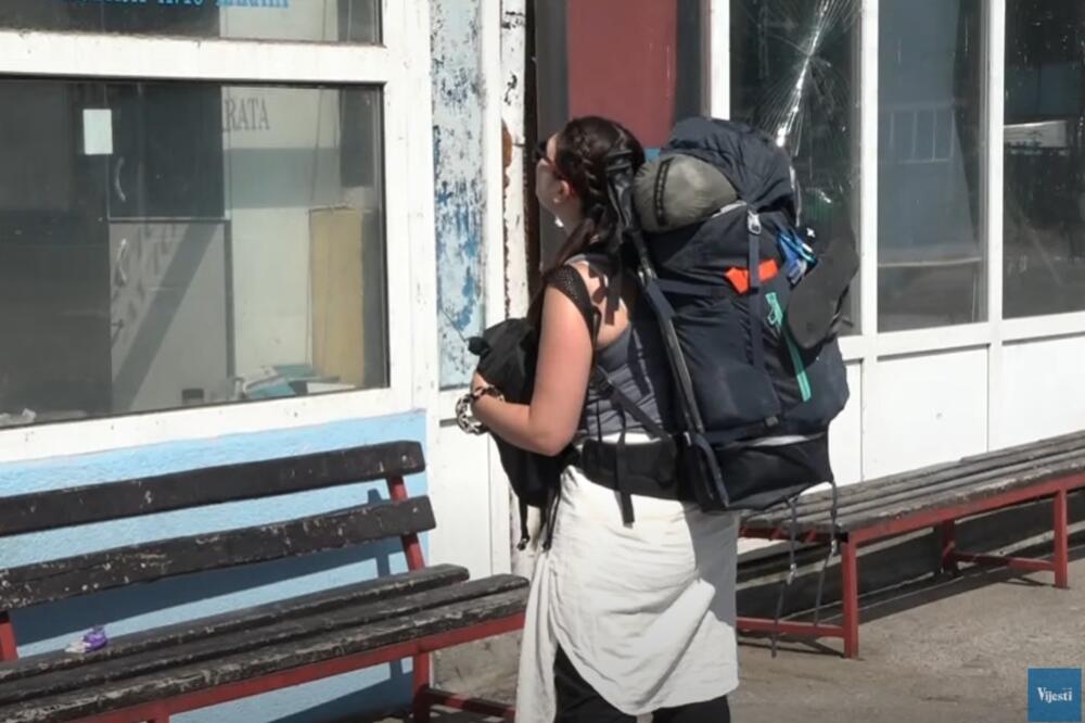 Beranci od autobuske stanice dobili tek privremeno stajalište: Kako se za red vožnje snalaze turisti?