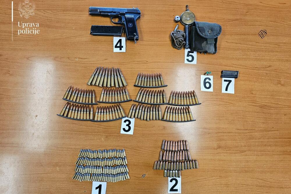 Berane: Kod policijskog službenika pronađeno oružje i municiju u ilegalnom posjedu