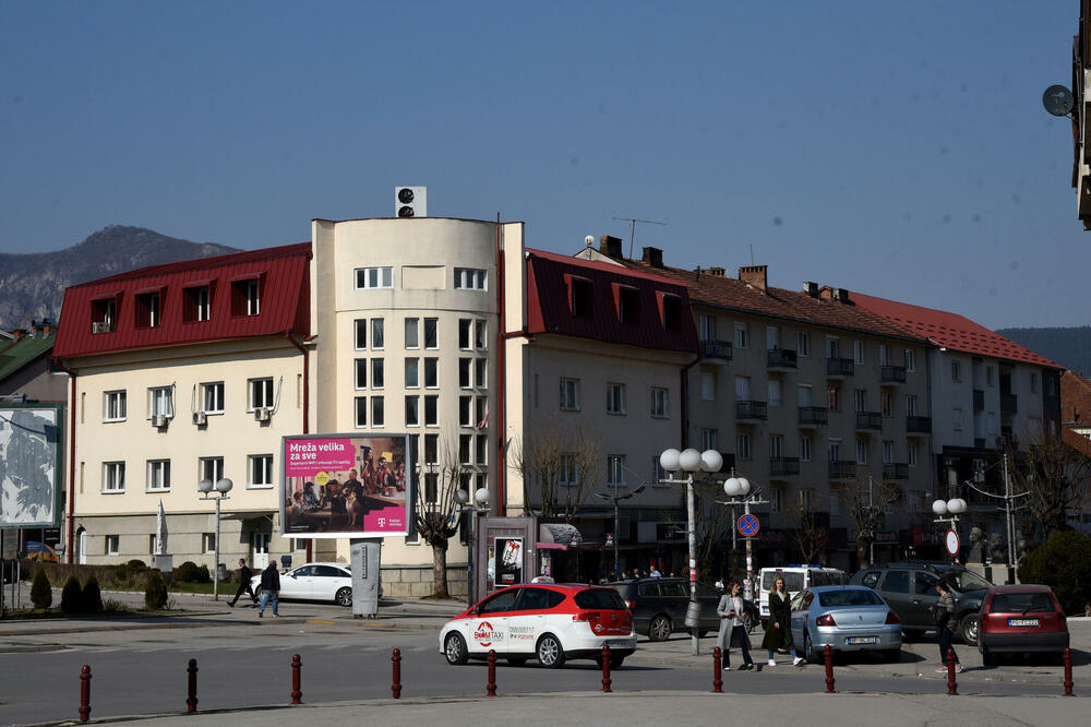 Berane: Policija pronašla oružje, municiju i tablete sa liste opijata, podnijete krivična i prekršajna prijava