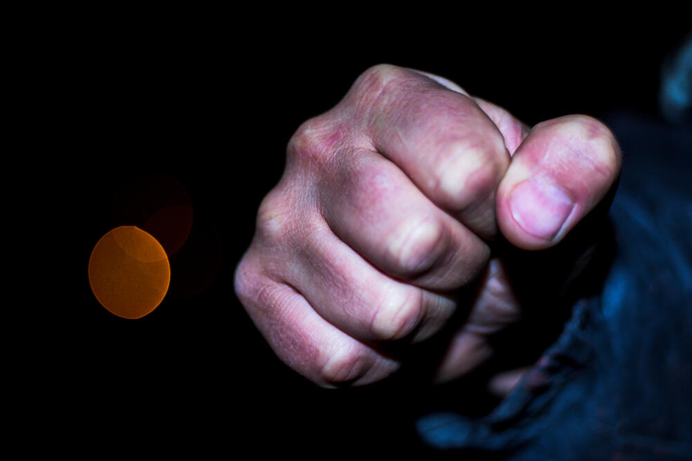 Berane: Vozilom prepriječili put oštećenima i fizički ih napali, određeno im tužilačko zadržavanje