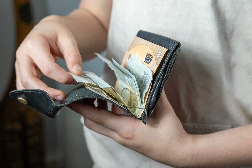 Berane: Zadržavanje do 72 sata, osumnjičen da je udario muškarca šakom i uzeo mu 270 eura