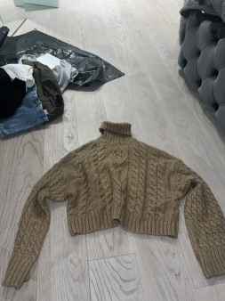 Bershka dzemper S novo