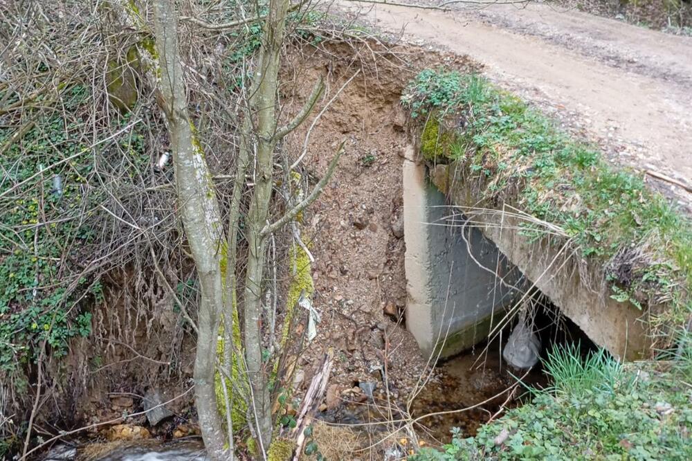 Bijelo Polje: Urušen betonski most na Lipničkom potoku