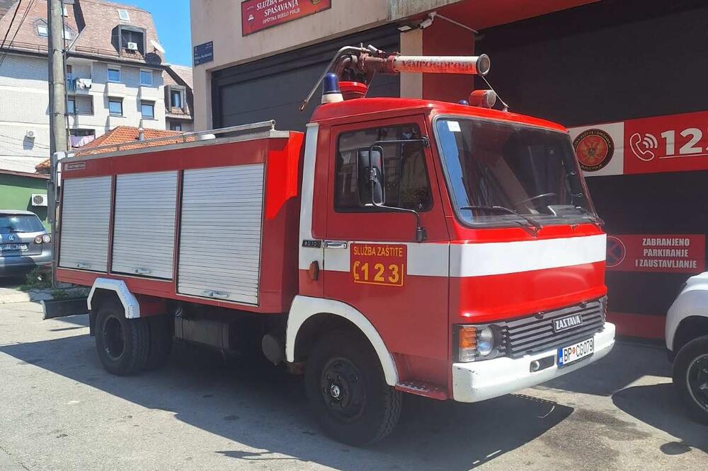 Bijelo Polje ustupilo vatrogasno vozilo Opštini Petnjica radi zaštite građana i imovine