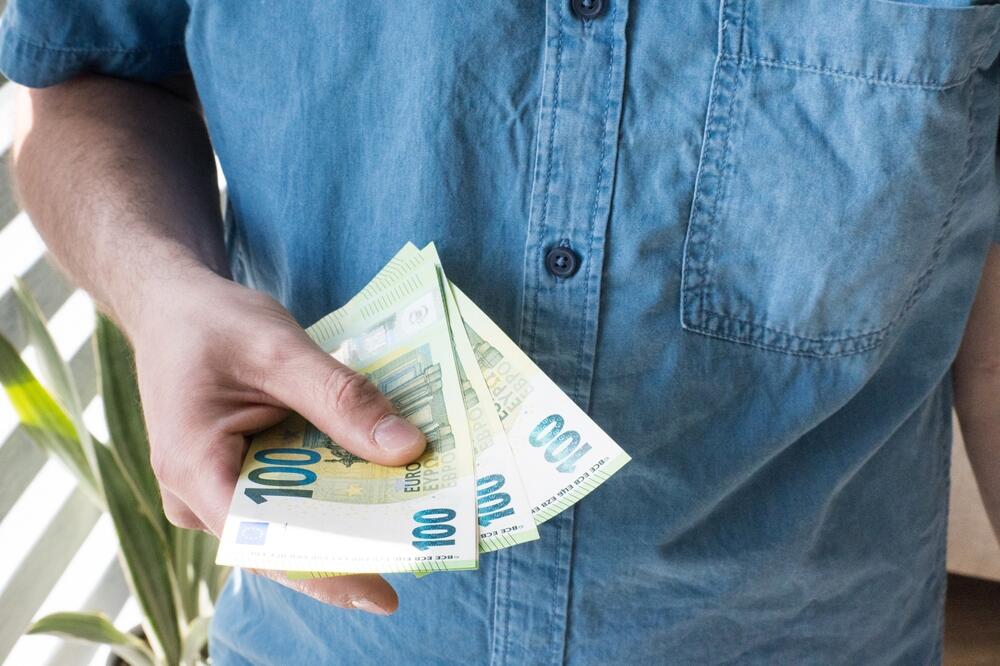 Bjelopoljac kažnjen sa 500 eura zbog nelegalnog odlaganja veće količine šuta pored puta