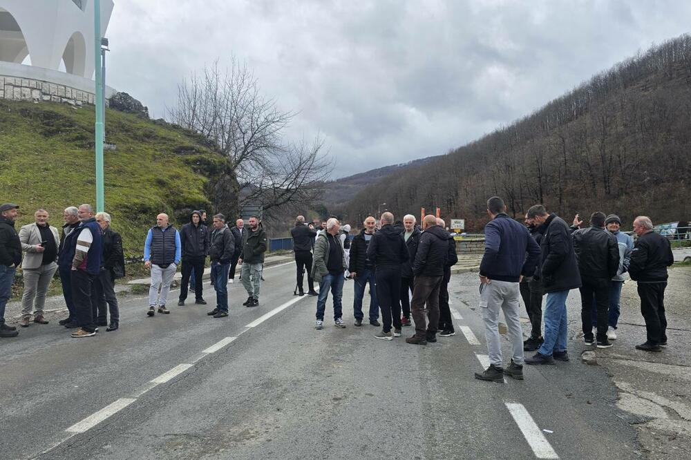 Blokada magistrale u Mojkovcu: Mještani Prošćenja traže put, upozoravaju Vladu na dugogodišnje zanemarivanje