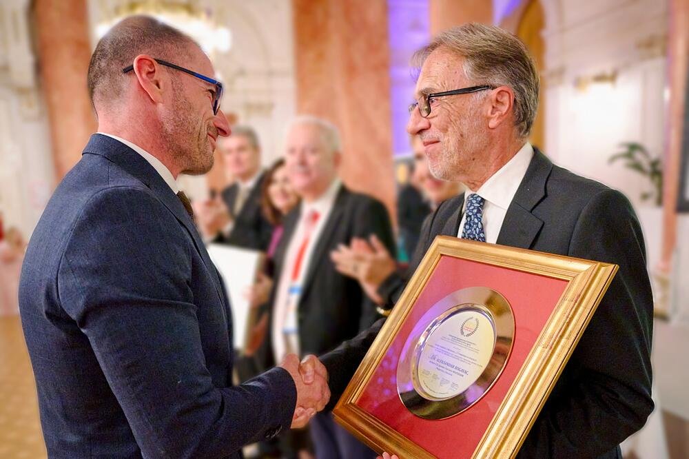 Bogavcu međunarodna nagrada "Stvaratelji za stoljeća"