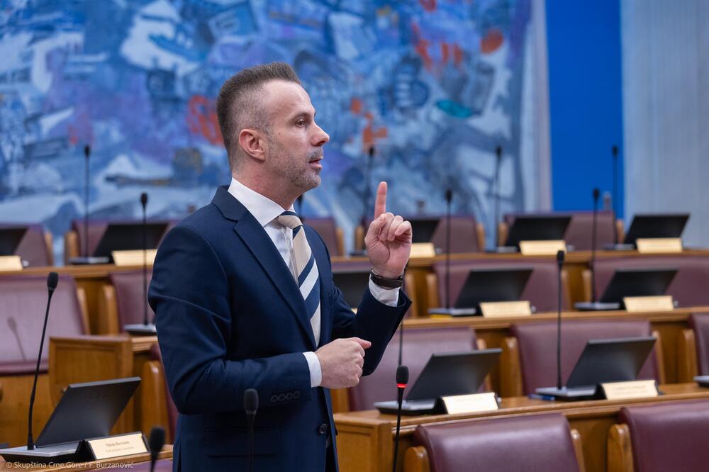 Bogdanović: Ne boli Đukanovića što Crna Gora ima tri vlade, nego što nema onu jednu, kriminalizovanu i porodičnu