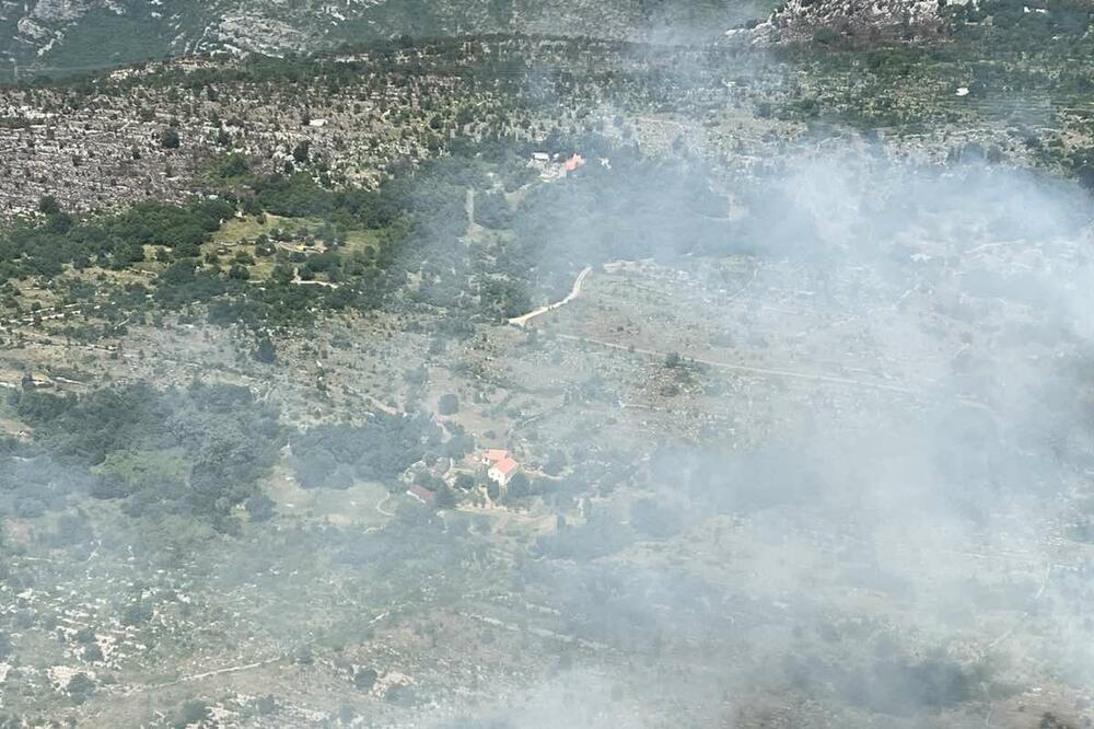 Služba zaštite i spašavanja: Požar u blizini Pelevog brijega pod kontrolom