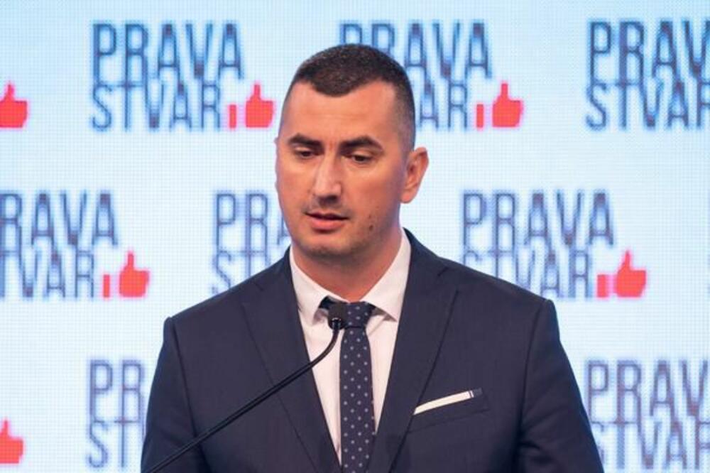 Božović: Upravni sud da poništi Zaključak SO Žabljak na osnovu kojeg je protivzakonito istaknuta trobojka
