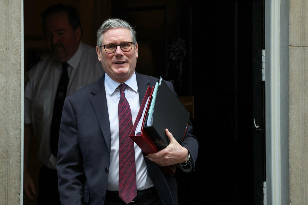 Britanski premijer se izvinio Epstinovim žrtvama zbog toga što je Mandelsonu dao mesto ambasadora