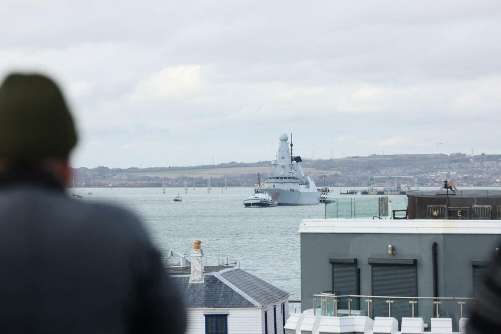 Britanski razarač krenuo ka Kipru