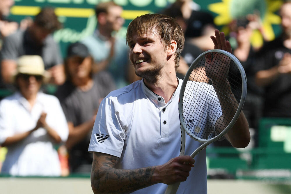 Bublik niže trofeje, prva dva na šljaci osvojio u sedam dana