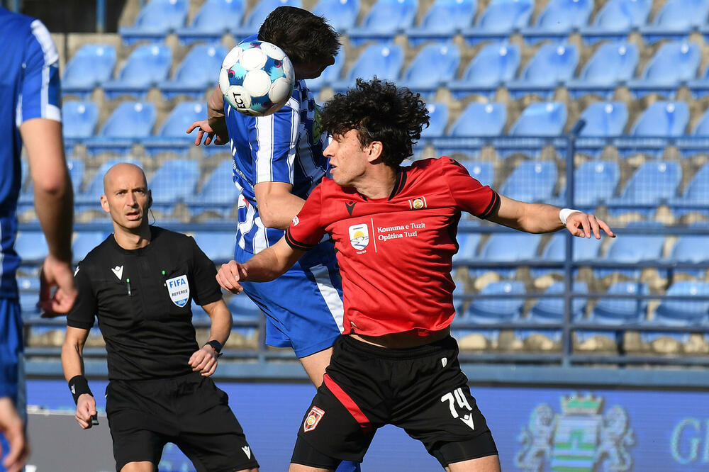 Budućnost - Dečić, derbi ispod nule