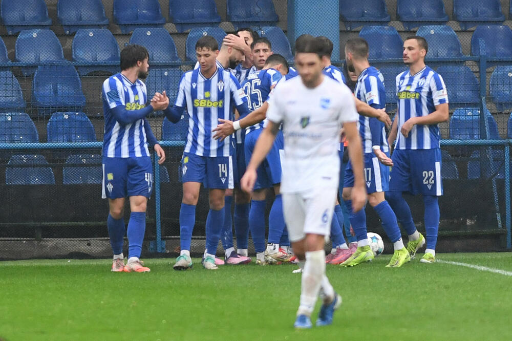 CFL UŽIVO: Budućnost dobila derbi uz navijački bunt za zapada