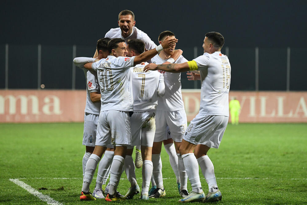 Budućnost peticom do +14, Sutjeska bez pobjede u foto-finišu, Dečić u slobodnom padu