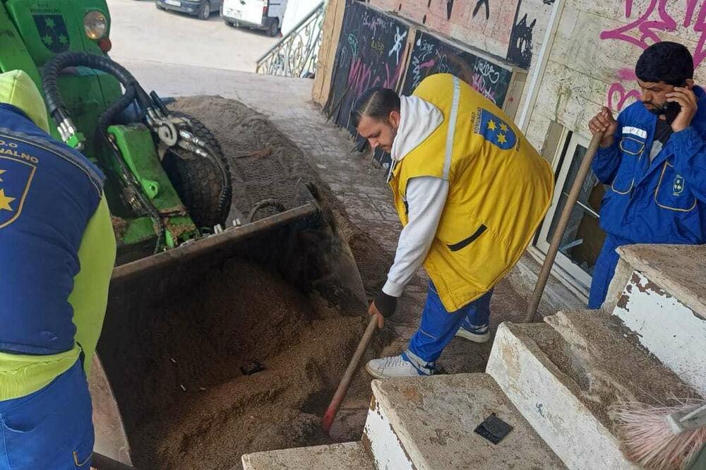 Budva: Komunalci očistili oronuli restoran Maša na starogradskoj Pizani