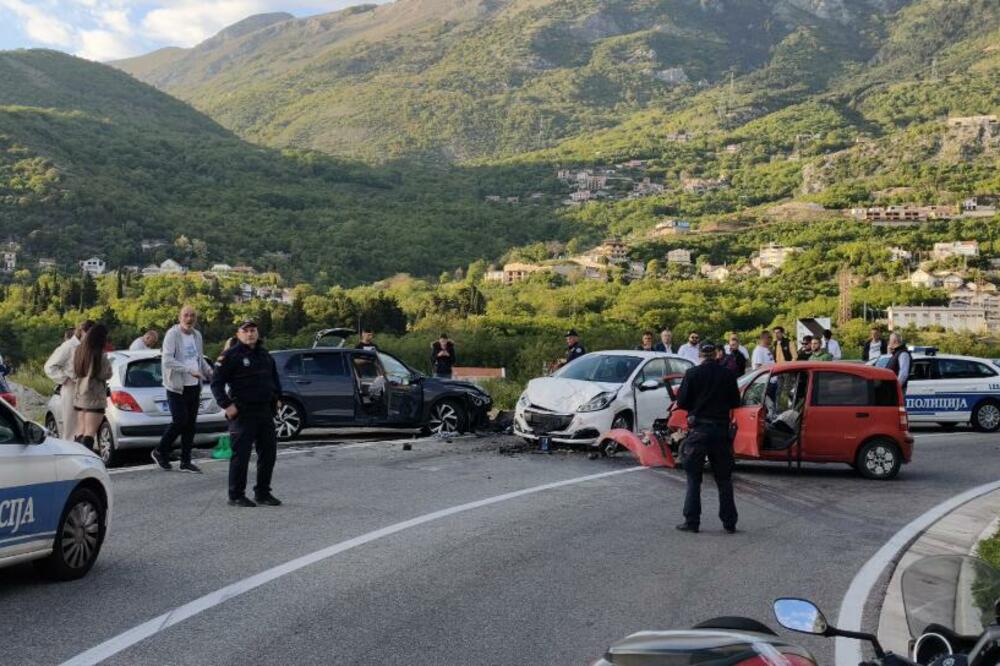 Budva: Sudar tri automobila, šest odoba povrijeđeno