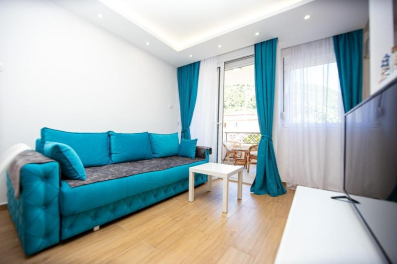 Budva,Velji Vinogradi-Namestena garsonjera 38m2 sa dvoristem (NA PERIOD DO 01.06.2025)