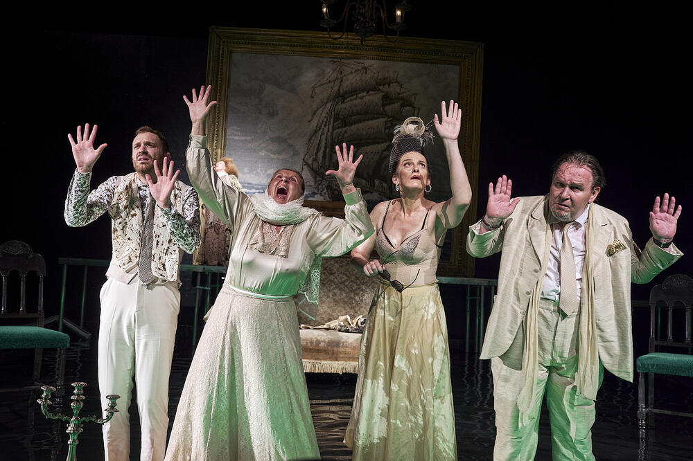 "Ćelava pjevačica" i "Contra Mundum" gostuju u Beogradu