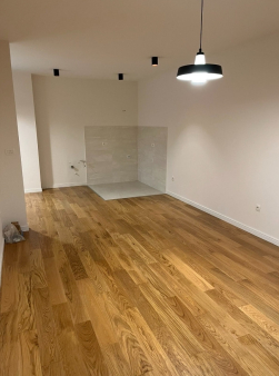 Central Point, nenamješten jednosoban stan