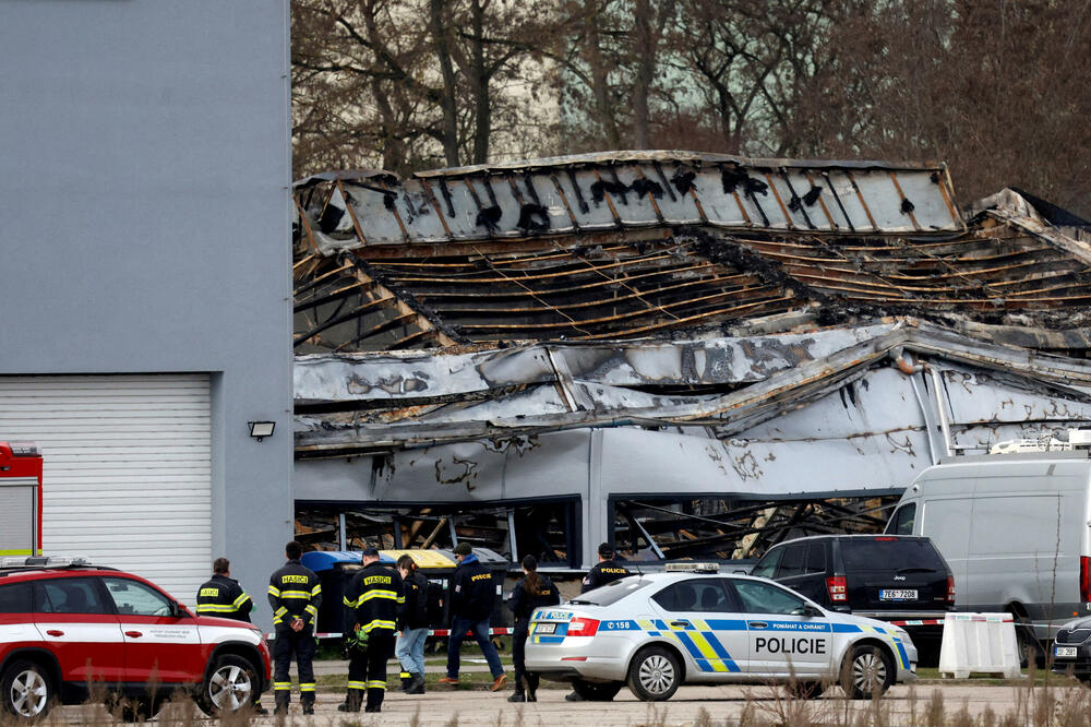 Češka policija uhapsila tri osobe zbog požara u skladištu dronova