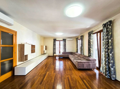 Cetvorosoban stan 200m2, gorica C, Podgorica, Izdavanje